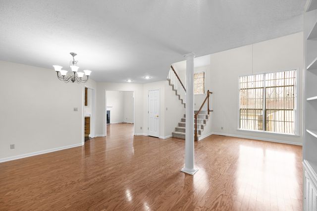 62 River Chase Dr, Jackson, TN 38305