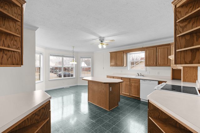 62 River Chase Dr, Jackson, TN 38305