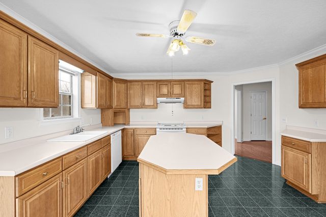 62 River Chase Dr, Jackson, TN 38305