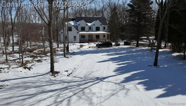6106 E River Road, Flint Charter Township, MI 48433