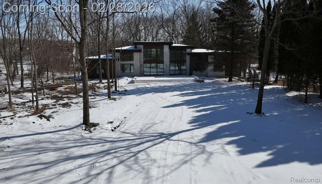 6106 E River Road, Flint Charter Township, MI 48433