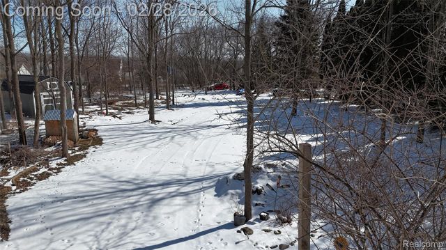 6106 E River Road, Flint Charter Township, MI 48433