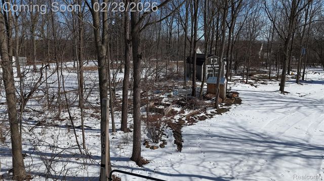 6106 E River Road, Flint Charter Township, MI 48433