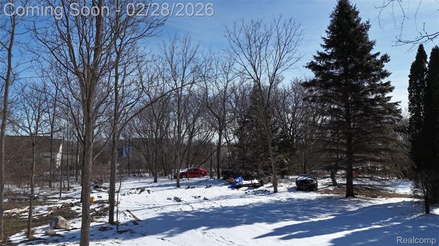 6106 E River Road, Flint Charter Township, MI 48433