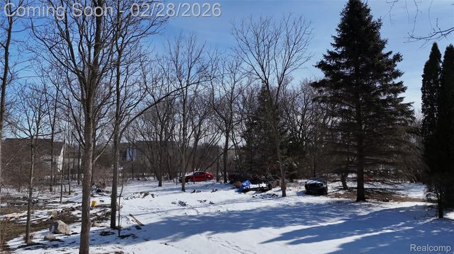 6106 E River Road, Flint Charter Township, MI 48433