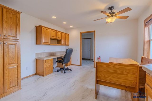 11981 MOUNTAIN LION LN, Hot Springs, SD 57747