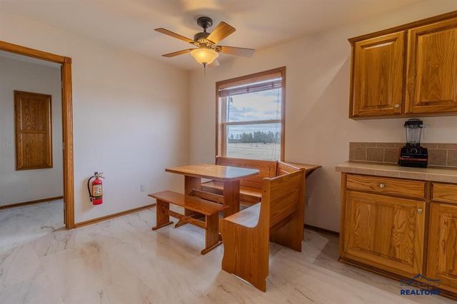11981 MOUNTAIN LION LN, Hot Springs, SD 57747