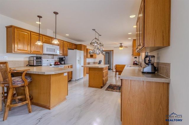 11981 MOUNTAIN LION LN, Hot Springs, SD 57747