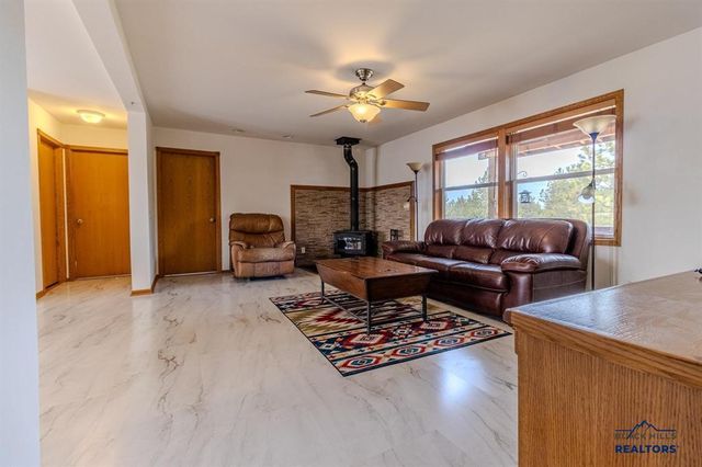 11981 MOUNTAIN LION LN, Hot Springs, SD 57747