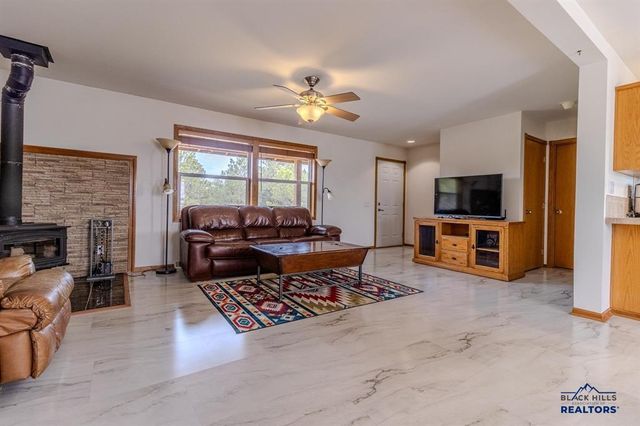 11981 MOUNTAIN LION LN, Hot Springs, SD 57747