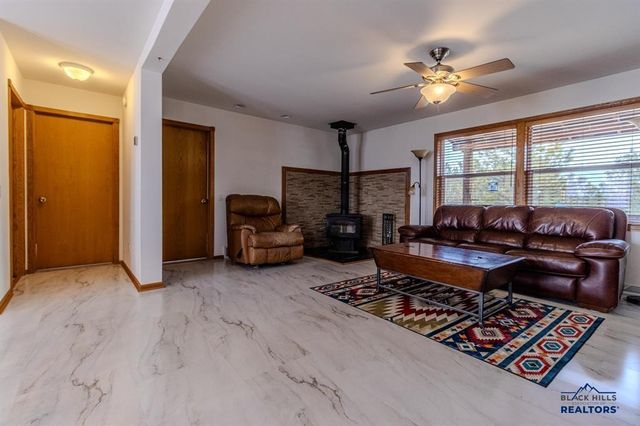 11981 MOUNTAIN LION LN, Hot Springs, SD 57747