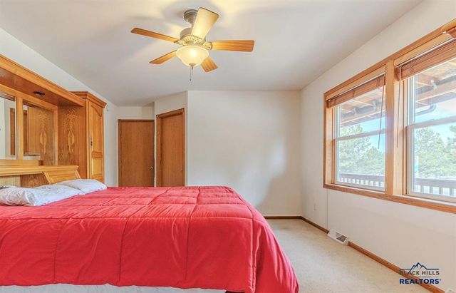 11981 MOUNTAIN LION LN, Hot Springs, SD 57747