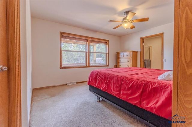 11981 MOUNTAIN LION LN, Hot Springs, SD 57747