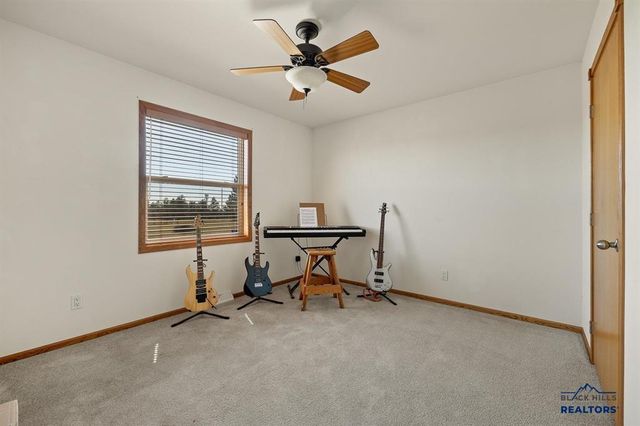 11981 MOUNTAIN LION LN, Hot Springs, SD 57747