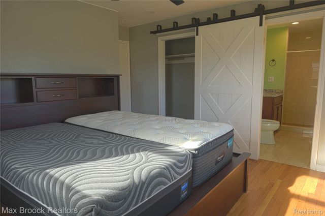 23645 W Newell Circle, Farmington, MI 48336