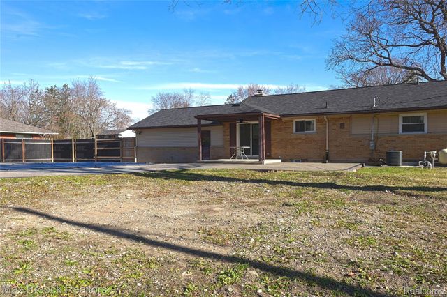 23645 W Newell Circle, Farmington, MI 48336