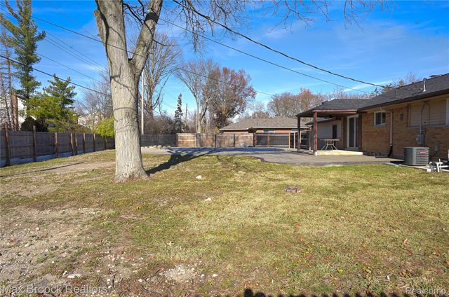 23645 W Newell Circle, Farmington, MI 48336