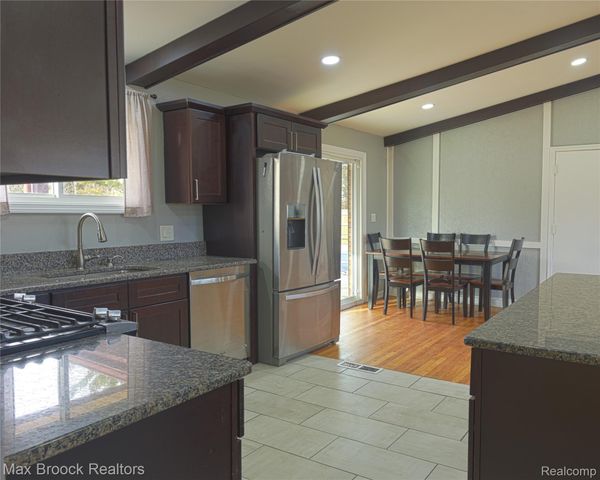 23645 W Newell Circle, Farmington, MI 48336