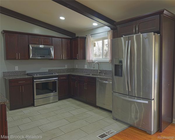 23645 W Newell Circle, Farmington, MI 48336