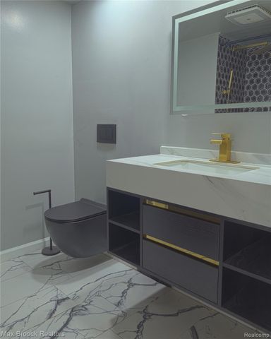 23645 W Newell Circle, Farmington, MI 48336