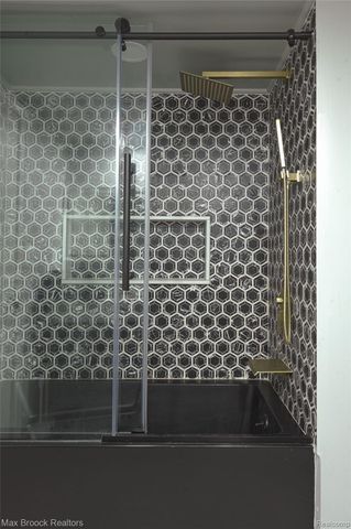 23645 W Newell Circle, Farmington, MI 48336