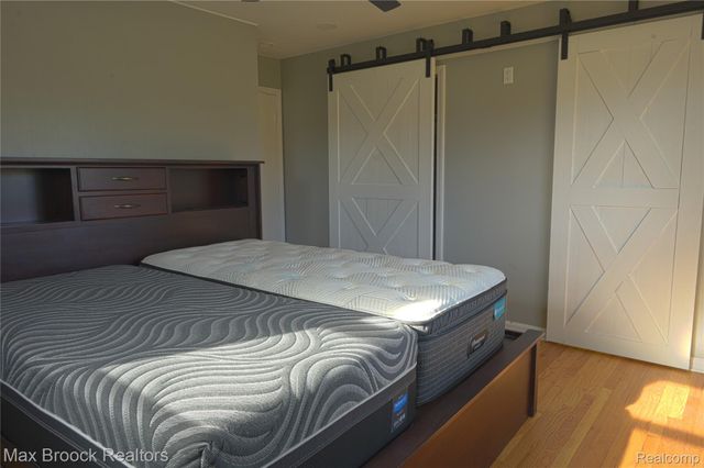 23645 W Newell Circle, Farmington, MI 48336