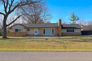 23645 W Newell Circle, Farmington, MI 48336