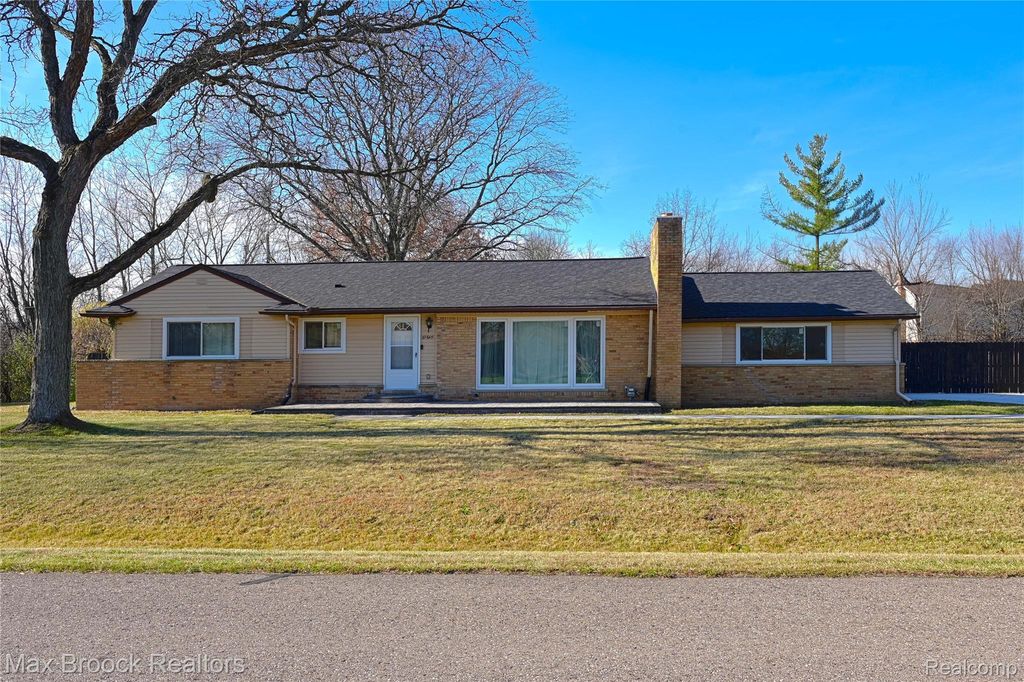 23645 W Newell Circle, Farmington, MI 48336