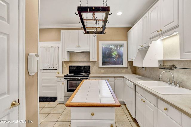 4250 DAVINCI Avenue, Jacksonville, FL 32210