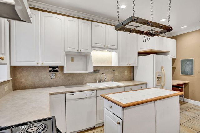 4250 DAVINCI Avenue, Jacksonville, FL 32210