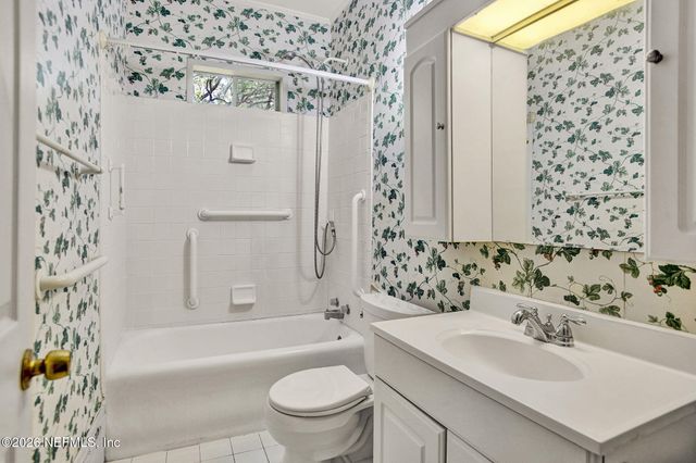 4250 DAVINCI Avenue, Jacksonville, FL 32210