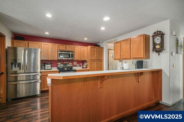 4820 Rebecca St NE, Salem, OR 97305