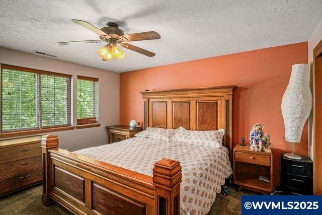 4820 Rebecca St NE, Salem, OR 97305