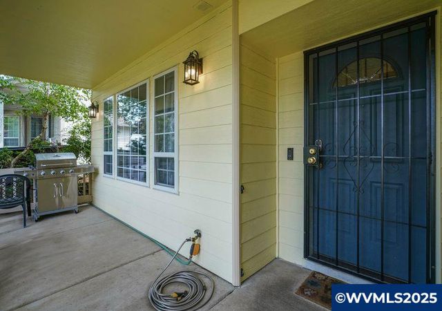 4820 Rebecca St NE, Salem, OR 97305