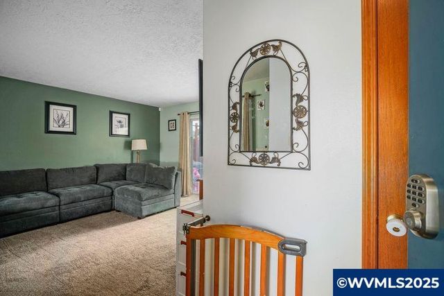 4820 Rebecca St NE, Salem, OR 97305
