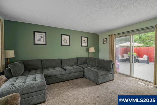 4820 Rebecca St NE, Salem, OR 97305