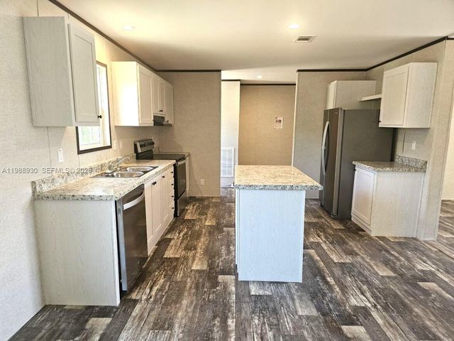 881 Woodland Blvd, Clewiston, FL 33440