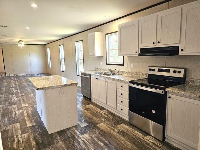 881 Woodland Blvd, Clewiston, FL 33440