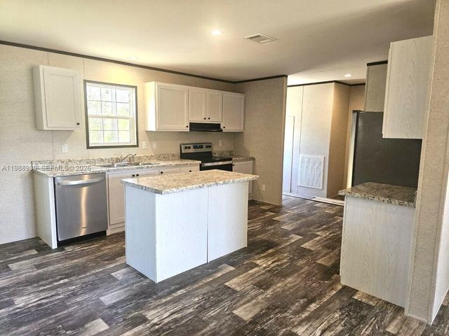 881 Woodland Blvd, Clewiston, FL 33440