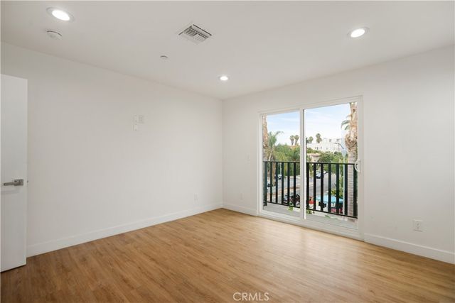 449 N Heliotrope Drive, Los Angeles, CA 90004
