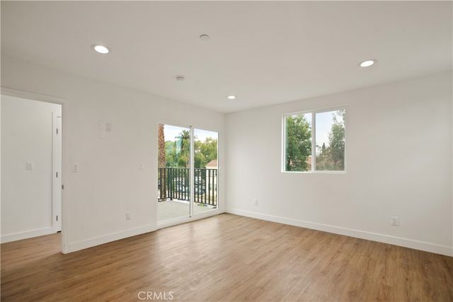 449 N Heliotrope Drive, Los Angeles, CA 90004