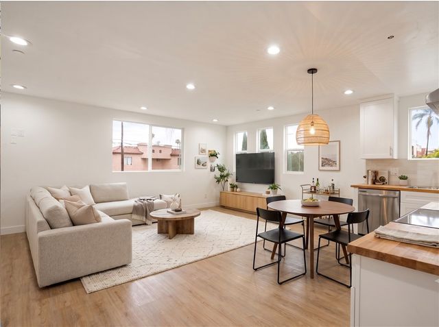 449 N Heliotrope Drive, Los Angeles, CA 90004