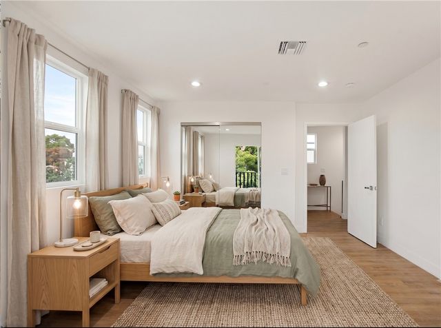 449 N Heliotrope Drive, Los Angeles, CA 90004