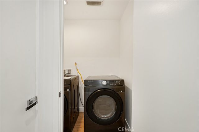 449 N Heliotrope Drive, Los Angeles, CA 90004