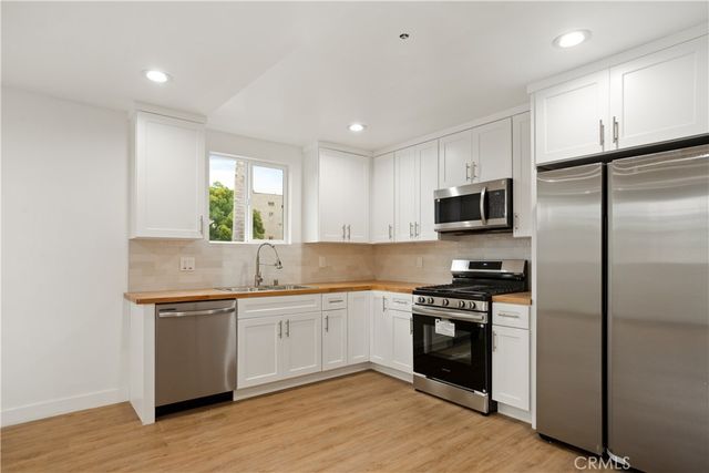 449 N Heliotrope Drive, Los Angeles, CA 90004