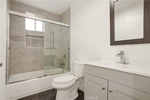 449 N Heliotrope Drive, Los Angeles, CA 90004