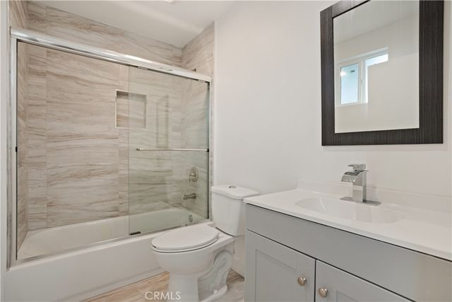 449 N Heliotrope Drive, Los Angeles, CA 90004