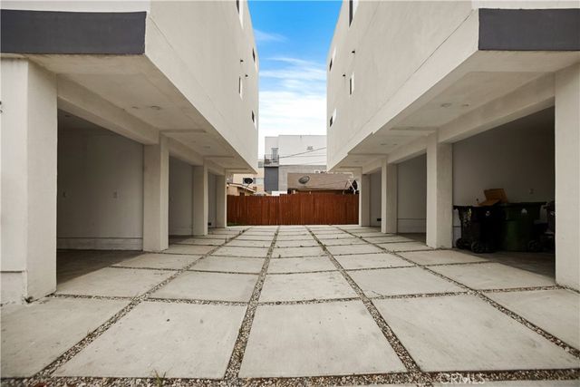 449 N Heliotrope Drive, Los Angeles, CA 90004