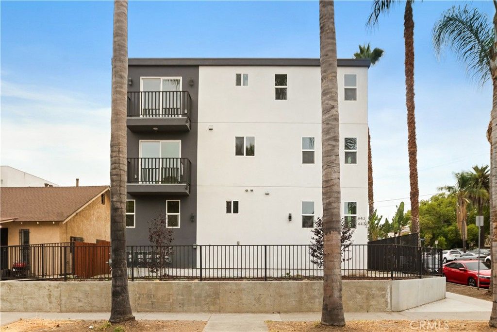 449 N Heliotrope Drive, Los Angeles, CA 90004