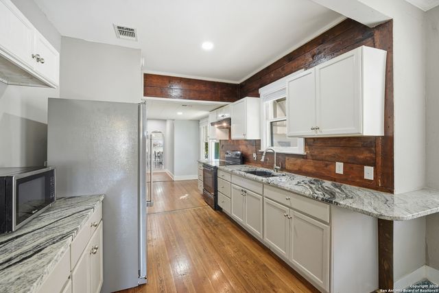 314 Queen Anne Ct, San Antonio, TX 78209